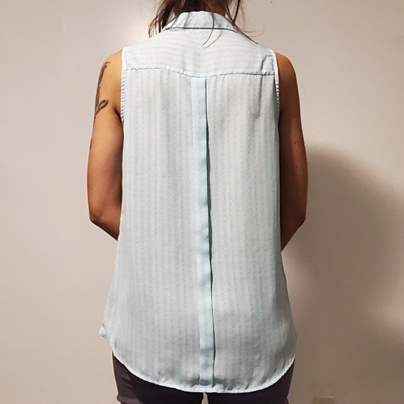 Patterned sleeveless button up - Picture 6 of 8
